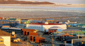 Qulliq Energy Corp et la ville d’Iqaluit signent une nouvelle entente de chauffage urbain